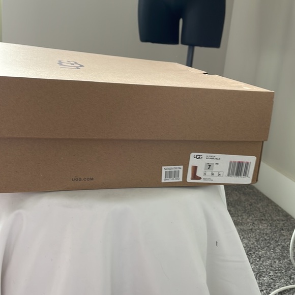 Ugg classic tall boot - Picture 6 of 6